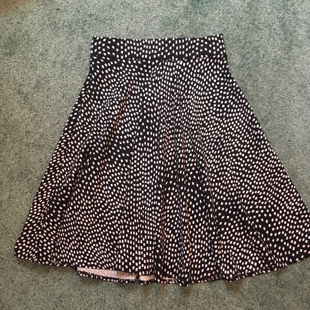 Graphic patterned skirt